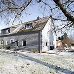 Moderne Doppelhaushaelfte Mit Garten & Terrasse I Free Wifi I Free Parking