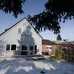Moderne Doppelhaushaelfte Mit Garten & Terrasse I Free Wifi I Free Parking Σπίτι διακοπών