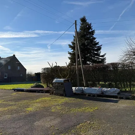 Moderne Doppelhaushaelfte Mit Garten & Terrasse I Free Wifi I Free Parking Vakantiehuis