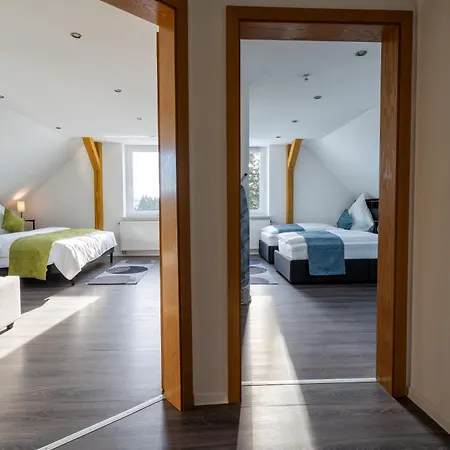 Moderne Doppelhaushaelfte Mit Garten & Terrasse I Free Wifi I Free Parking *