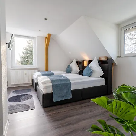 Dom wakacyjny Moderne Doppelhaushaelfte Mit Garten & Terrasse I Free Wifi I Free Parking *