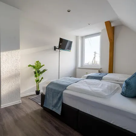 Moderne Doppelhaushaelfte Mit Garten & Terrasse I Free Wifi I Free Parking *