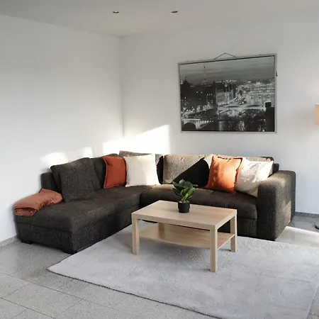 Moderne Doppelhaushaelfte Mit Garten & Terrasse I Free Wifi I Free Parking