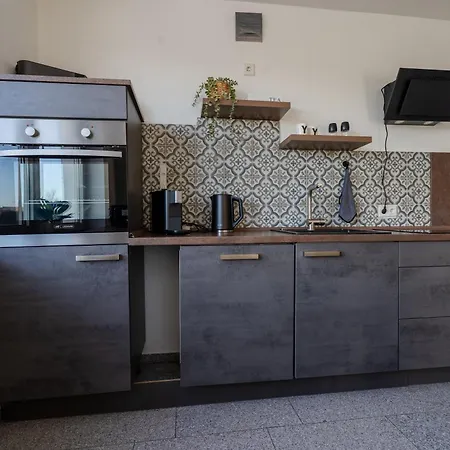 Moderne Doppelhaushaelfte Mit Garten & Terrasse I Free Wifi I Free Parking Prázdninový dům