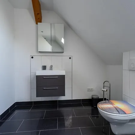 Dom wakacyjny Moderne Doppelhaushaelfte Mit Garten & Terrasse I Free Wifi I Free Parking *