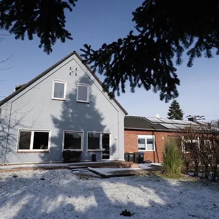 Moderne Doppelhaushaelfte Mit Garten & Terrasse I Free Wifi I Free Parking Prázdninový dům