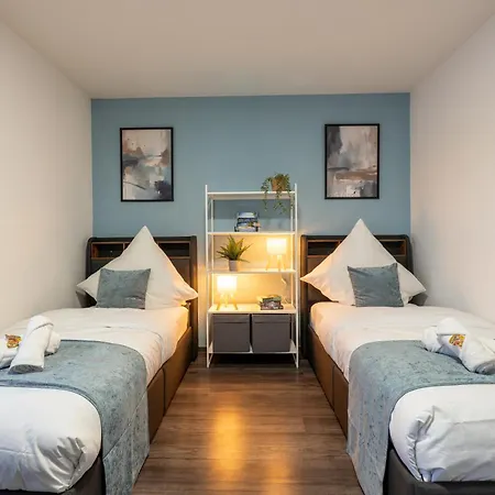 Dom wakacyjny Moderne Doppelhaushaelfte Mit Garten & Terrasse I Free Wifi I Free Parking *