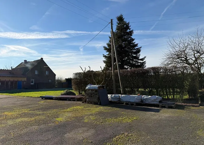 Moderne Doppelhaushaelfte Mit Garten & Terrasse I Free Wifi I Free Parking Vakantiehuis