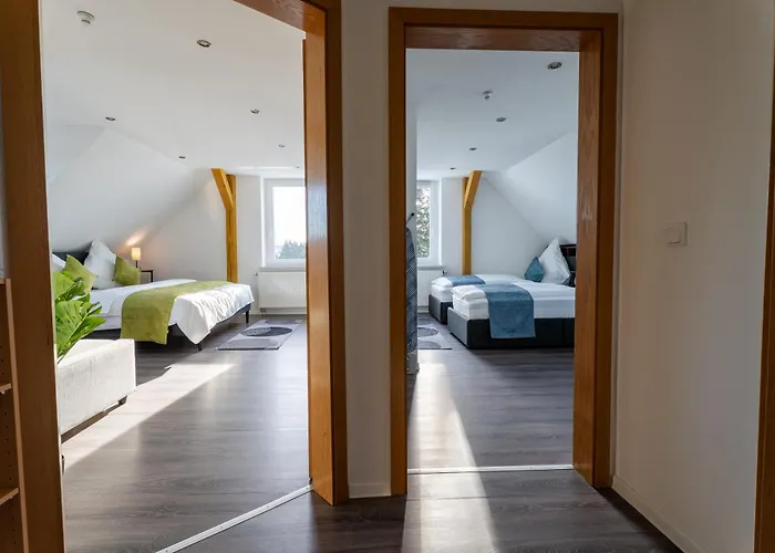 Moderne Doppelhaushaelfte Mit Garten & Terrasse I Free Wifi I Free Parking *