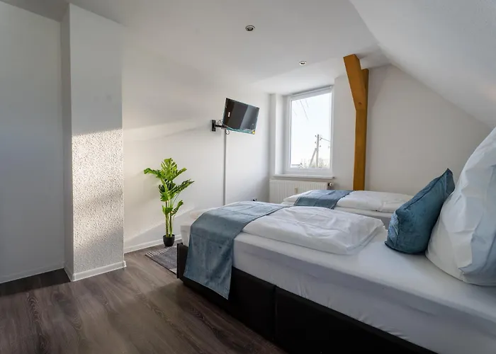 Moderne Doppelhaushaelfte Mit Garten & Terrasse I Free Wifi I Free Parking *