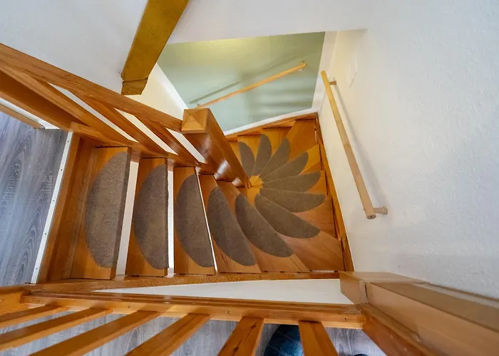 Moderne Doppelhaushaelfte Mit Garten & Terrasse I Free Wifi I Free Parking *