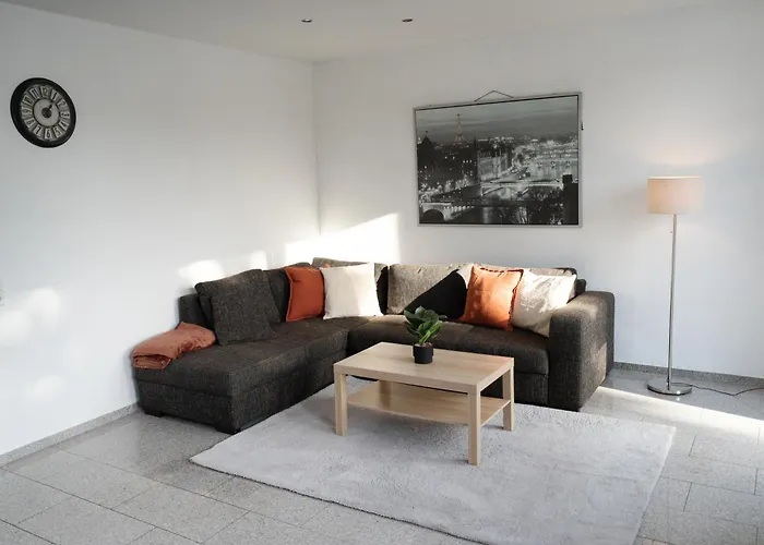 Moderne Doppelhaushaelfte Mit Garten & Terrasse I Free Wifi I Free Parking