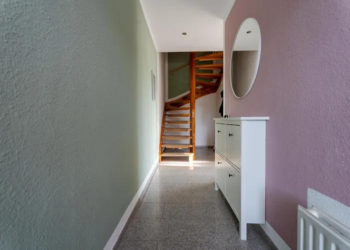 Moderne Doppelhaushaelfte Mit Garten & Terrasse I Free Wifi I Free Parking Vakantiehuis