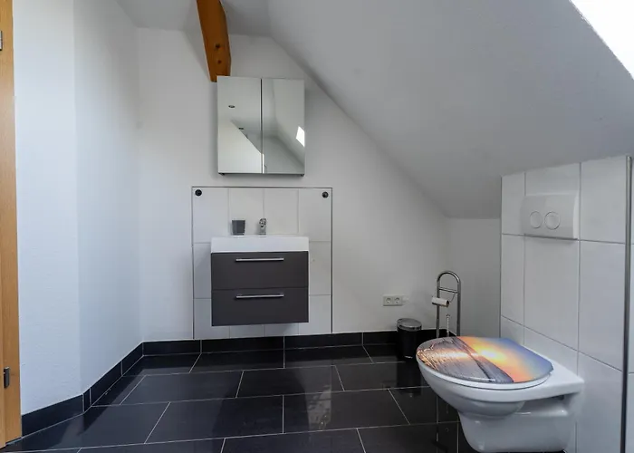 Vakantiehuis Moderne Doppelhaushaelfte Mit Garten & Terrasse I Free Wifi I Free Parking *