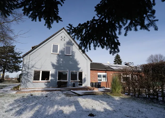 Moderne Doppelhaushaelfte Mit Garten & Terrasse I Free Wifi I Free Parking Dom wakacyjny